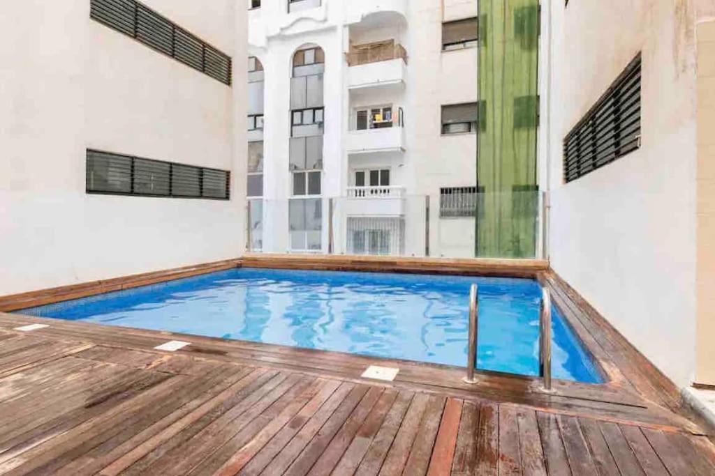 Modern Marina Bay Flat - Walk & Balcony *