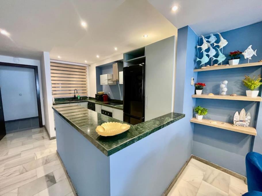 Modern Marina Bay Flat - Walk & Balcony Apartment *