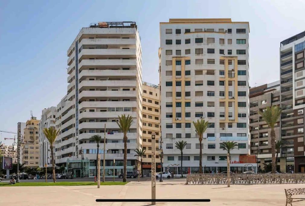 Modern Marina Bay Flat - Walk & Balcony Tanger