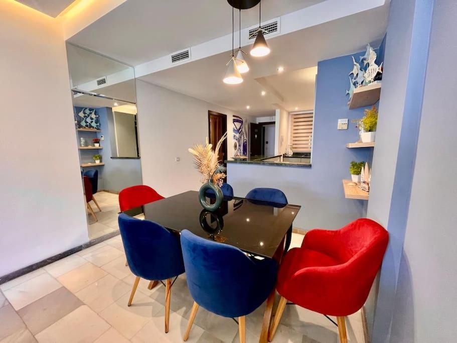 Modern Marina Bay Flat - Walk & Balcony *