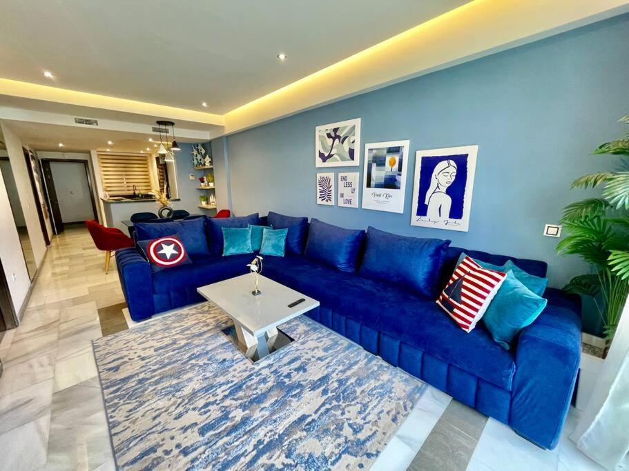 Modern Marina Bay Flat - Walk & Balcony Tanger